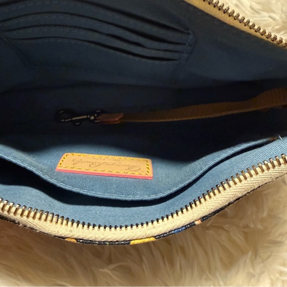 Disney Dooney Princesses Crossbody - Picture 9 of 10